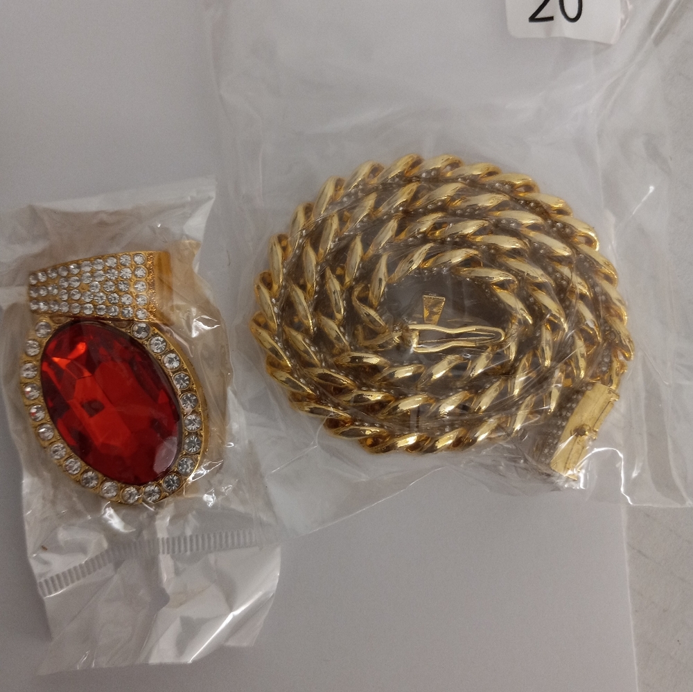 BLICHAIN Link Necklace with Clasp and Medallion - Picture 3 of 4